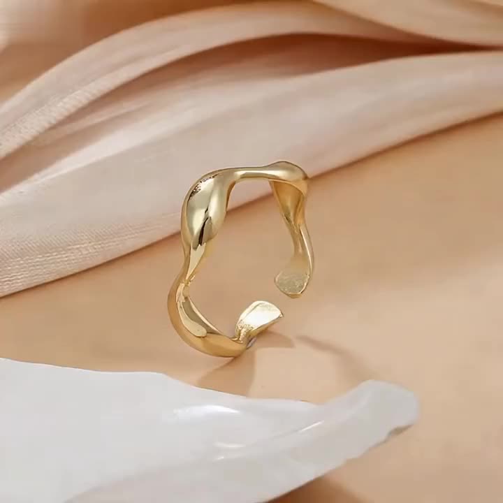 Women's INS Style Minimalist Wave Ring, Golden Open Design